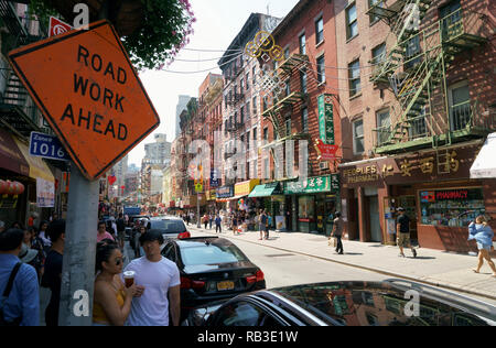 Die belebte Straße Szene von Mott Street in Manhattan Chinatown. New York City.NY USA Stockfoto