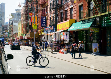 Die belebte Straße Szene von Mott Street in Manhattan Chinatown. New York City.NY USA Stockfoto