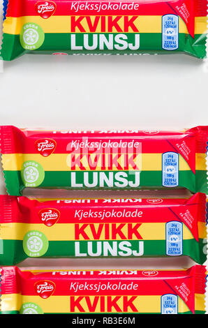 Traditionellen norwegischen Kvikk Lunsj (kleinste Version) auf weißem Hintergrund. Stockfoto