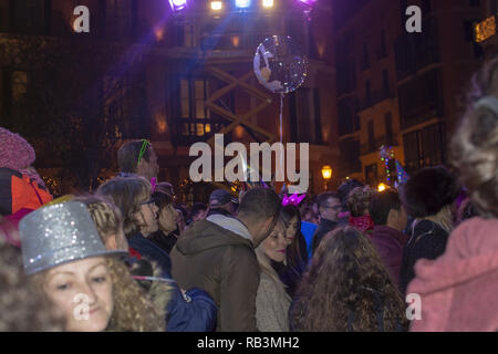 PALMA DE MALLORCA, 31. Dezember 2018: die Band spielt auf Silvester feiern am Plaza Cort am 31. Dezember in Palma de Mallorca, Spanien 2018. Stockfoto