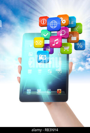 Ipad Mini-App Explosion - eine Frau hält ein Ipad diverse Apps. Es für ein Kommunikationskonzept. Stockfoto