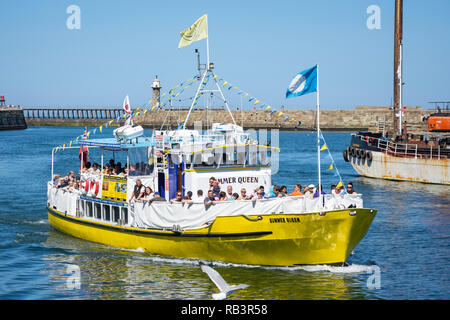 'Summer Queen' Hafen Kreuzfahrtschiff, Whitby, North Yorkshire, England, Vereinigtes Königreich Stockfoto