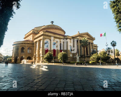 Das Teatro Massimo Vittorio Emanuele, eine Oper in der Piazza Verdi, die Stadt Palermo, Sizilien, Sizilien, Italien Stockfoto