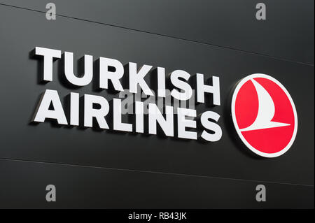 Farnborough, Großbritannien - 20 Juli 2018: Turkish Airlines Werbung Anschlagtafel auf Anzeige an einer Luftfahrt Messe in Farnborough, Großbritannien Stockfoto