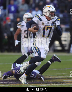 Los Angeles Ladegeräte QB Philip Flüsse (17), die in Aktion gegen die Baltimore Ravens während der AFC wildcard Endspielspiel bei M&T Bank Stadium in Baltimore, MD, am 6. Januar 2019. Foto/Mike Buscher/Cal Sport Media Stockfoto