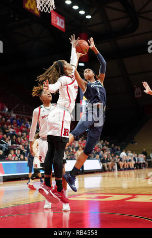 Piscataway, New Jersey, USA. 6. Januar, 2019. Penn State Lady Lions vorwärts ALISIA SMITH (1) treibt zum Korb gegen Rutgers in einem Spiel an der Rutgers Athletic Center. Quelle: Joel Plummer/ZUMA Draht/Alamy leben Nachrichten Stockfoto