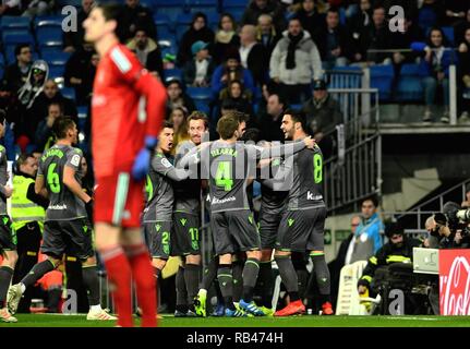 Madrid, Spanien. 6. Januar, 2019. Spieler von Real Sociedad zu feiern, nachdem er während der spanischen La Liga Fußball Spiel zwischen Real Madrid und Real Sociedad in Madrid, Spanien, Jan. 6, 2019. Real Madrid 0:2 verloren. Quelle: Guo Qiuda/Xinhua/Alamy leben Nachrichten Stockfoto