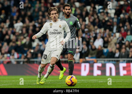 Madrid, Spanien. 6. Januar 2019. Von Real Madrid Luka Modric während La Liga Match zwischen Real Madrid und Real Sociedad San Sebastián im Santiago Bernabeu in Madrid. (Endstand: Real Madrid 0 - Real Sociedad 2) Credit: SOPA Images Limited/Alamy leben Nachrichten Stockfoto