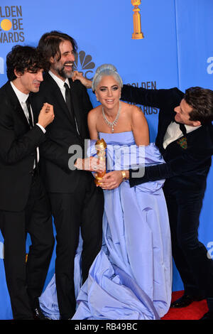 Los Angeles, USA. 06 Jan, 2019. LOS ANGELES, Ca. Januar 06, 2019: Mark Ronson, Lady Gaga, Andrew Wyatt & Anthony Rossomando am2019 Golden Globe Awards im Beverly Hilton Hotel. Foto: Paul Smith/Alamy leben Nachrichten Stockfoto