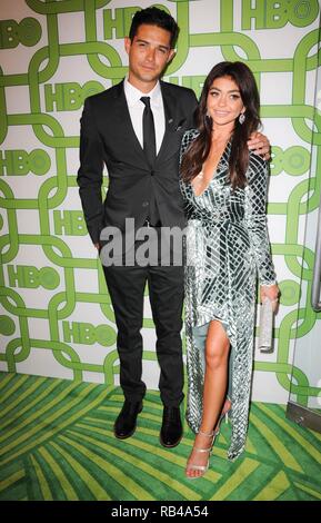 Beverly Hills, CA. 6. Januar, 2019. Sarah Hyland, Brunnen Adams in der Ankunftshalle für HBO Golden Globes After Party, ca. 55 Restaurant im The Beverly Hilton, Beverly Hills, CA 6. Januar 2019. Credit: Elizabeth Goodenough/Everett Collection/Alamy leben Nachrichten Stockfoto