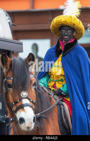 Pilsen, Tschechische Republik. 06 Jan, 2019. Nächstenliebe - Drei Könige, das Geld der Sammlung in Pilsen, Tschechische Republik, 6. Januar 2019. Credit: Miroslav Chaloupka/CTK Photo/Alamy leben Nachrichten Stockfoto