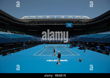 Melbourne, Australien. 7 Jan, 2019. Maria Sharapova von Russland nimmt eine Schulung vor 2019 Australian Open in Melbourne Park in Melbourne, Australien, am 7. Januar 2019. Australian Open Tennis Turnier findet vom 14. bis 27. Credit: Bai Xue/Xinhua/Alamy leben Nachrichten Stockfoto