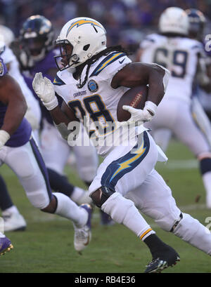 Baltimore, Maryland, USA. 06 Jan, 2019. Los Angeles Ladegeräte RB Melvin Gordon III (28), die in Aktion gegen die Baltimore Ravens während der AFC wildcard Endspielspiel bei M&T Bank Stadium in Baltimore, MD, am 6. Januar 2019. Foto/Mike Buscher/Cal Sport Media Credit: Cal Sport Media/Alamy leben Nachrichten Stockfoto