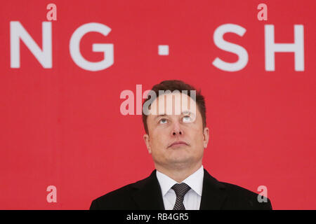 (190107) - SHANGHAI, Januar 7, 2019 (Xinhua) - Tesla-CEO Elon Musk nimmt an den Spatenstich für Tesla Gigafactory Shanghai in Shanghai, China, Jan. 7, 2019. Der US-Automobilhersteller Tesla Electric Inc. auf Montag brach Boden auf seinem Shanghai Fabrik, immer die Ersten, die aus einer neuen Politik ermöglicht ausländischen Autohersteller bis 100-prozentige Tochtergesellschaften in China zu profitieren. Die neue Anlage, Tesla's erste außerhalb der Vereinigten Staaten, ist in Lingang, eine qualitativ hochwertige Fertigung Park im Südosten der Hafen von Shanghai. Es ist mit einer jährlichen Kapazität von 500.000 Elektroautos entwickelt. T Stockfoto