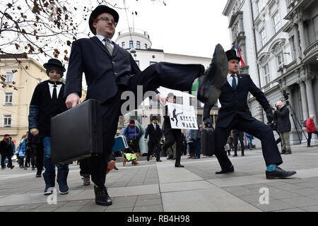 Brünn, Tschechien. 07 Jan, 2019. Fans der britischen Komödie Gruppe Monty Python sind während ungewöhnliche März anlässlich der Internationalen Dumme gesehen Tag gehen in Brünn, Tschechien, 7. Januar 2019. Credit: Vaclav Salek/CTK Photo/Alamy leben Nachrichten Stockfoto