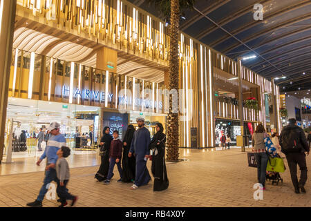 Innenraum der Avenues Shopping Mall in Kuwait City, Kuwait Stockfoto