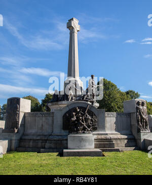 Denkmal für Mark Hebel Brüder Mitarbeiter im Ersten Weltkrieg verloren und nach dem Zweiten Weltkrieg an Port Sunlight Wirral September 2018 hinzugefügt Stockfoto