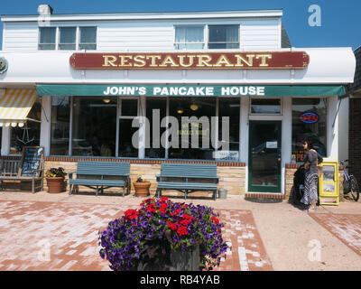 MONTAUK, NEW YORK - 11. Juli: Der ehrwürdige Diener Gottes Johannes Pancake House Restaurant ist auf der Main Street gesehen, den Montauk Highway am 11. Juli 2018 in den Hamptons, Stockfoto