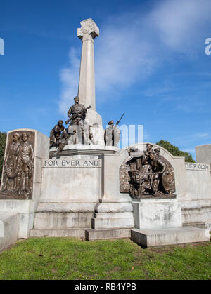 Denkmal für Mark Hebel Brüder Mitarbeiter im Ersten Weltkrieg verloren und nach dem Zweiten Weltkrieg an Port Sunlight Wirral September 2018 hinzugefügt Stockfoto