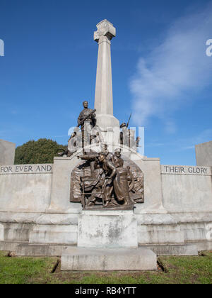 Denkmal für Mark Hebel Brüder Mitarbeiter im Ersten Weltkrieg verloren und nach dem Zweiten Weltkrieg an Port Sunlight Wirral September 2018 hinzugefügt Stockfoto