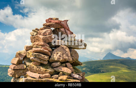 Stoanerne Mandln im Sarntal - Sarntal Valley - Landschaft in Südtirol, Norditalien, Europa. Sommer Landschaft whit blauer Himmel und Wolken Stockfoto