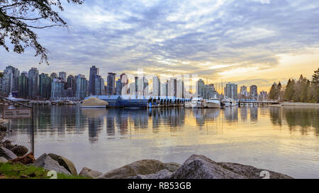 Vancouver, Kanada - Feb 1, 2019: Vancouver Downtown Blick vom Stanley Park Stockfoto