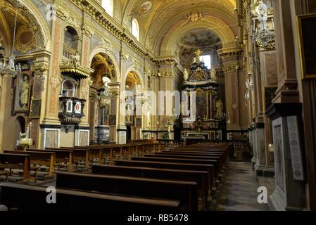 La Morra, Piemont, Italien. Juli 2018. Die Kirche von San Martino. Der Bau von roten Ziegeln gekennzeichnet ist, ist eine der wichtigsten Beispiel Stockfoto