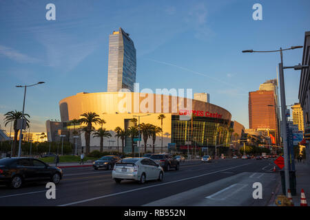 STAPLES Center ist eine Multifunktionsarena in Downtown Los Angeles, Kalifornien, Heimat der LA Lakers und LA Clippers in der NBA. Stockfoto