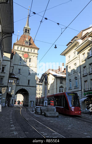 Die mittelalterliche Käfigturm Turm an der Ecke Marktgrasse und Barenplatz, (Bier) in der Altstadt von Bern, Schweiz Es befindet sich in der Alt Stockfoto