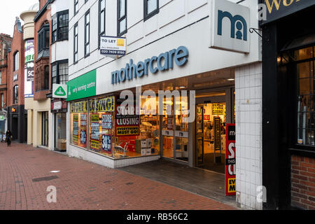 Die mothercare und Early Learning Center store in Reeading, Berkshire ist mit einer Schließung Verkauf. Stockfoto