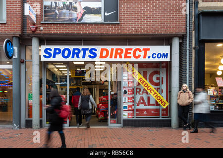 Die Sports Direct Store auf der Broad Street in Reading, Berkshire, Großbritannien. Stockfoto