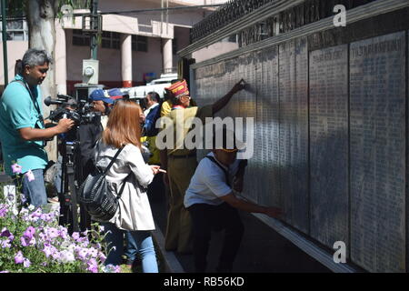 Detail der Inschrift auf dem Veterans Memorial der 66th Infanterie, Streitkräfte der Vereinigten Staaten auf den Philippinen, in Nord Luzon (USA-FIP. NL) Stockfoto