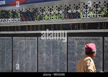 Detail der Inschrift auf dem Veterans Memorial der 66th Infanterie, Streitkräfte der Vereinigten Staaten auf den Philippinen, in Nord Luzon (USA-FIP. NL) Stockfoto