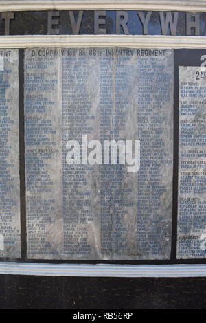 Detail der Inschrift auf dem Veterans Memorial der 66th Infanterie, Streitkräfte der Vereinigten Staaten auf den Philippinen, in Nord Luzon (USA-FIP. NL) Stockfoto