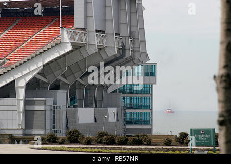 FirstEnergy Stadium Außenansicht in Cleveland, Ohio, USA. Es ist die Heimat des NFL-Teams Cleveland Browns. Stockfoto