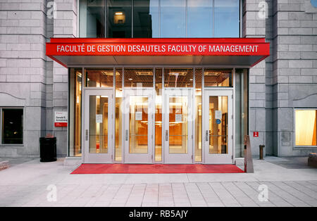 Der mcgill Universität Fakultät für Management Armstrong Building Eingang auf mctavish Straße in Montreal, Quebec, Kanada. Stockfoto