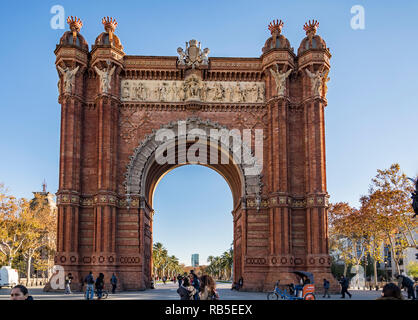 Die "Arc de Triomf", eines der berühmtesten Wahrzeichen in Barcelona, Spanien. Stockfoto