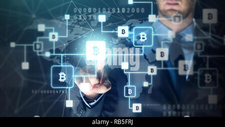 Nahaufnahme der Geschäftsmann mit bitcoin block Kette Stockfoto