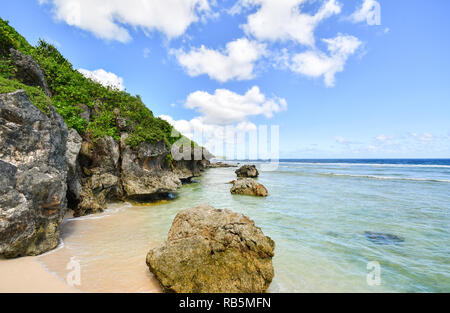 Schöne Tagachang Strand in Guam, das Territorium der USA. Stockfoto