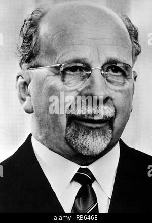 Walter Ulbricht (30. Juni 1893 - 1. August 1973) Deutsche kommunistische Politiker. Er spielte eine führende Rolle bei der Gestaltung der Weimarer Ära der Kommunistischen Partei Deutschlands (KPD). War er Erster Sekretär der SED, und als solche die tatsächlichen Führer der DDR, von 1950 bis 1971. Von Präsident Wilhelm Pieck's Tod im Jahr 1960, Stockfoto