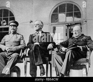 Foto von US-Präsident Franklin Roosevelt, russische Diktator Josef Stalin, und der britische Premierminister Winston Churchill während der Konferenz im November. Vom 1943 Stockfoto