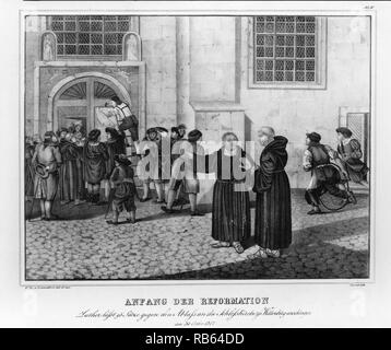Abbildung: Eine kleine Masse gesammelt hat, zu beobachten, wie Martin Luther leitet die Entsendung von seine 95 Thesen, die die Praxis der Verkauf von Ablässen, in der Tür der Schlosskirche in Wittenberg. Vom 1517 Stockfoto