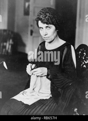 Grace Coolidge die Ehefrau von Präsident Calvin Coolidge. Calvin Coolidge war der 30. Präsident der Vereinigten Staaten. Ein republikanischer Rechtsanwalt von Vermont, Coolidge arbeitete sich auf der Leiter von Massachusetts Staat Politik, schließlich zu Gouverneur dieses Staates. Stockfoto