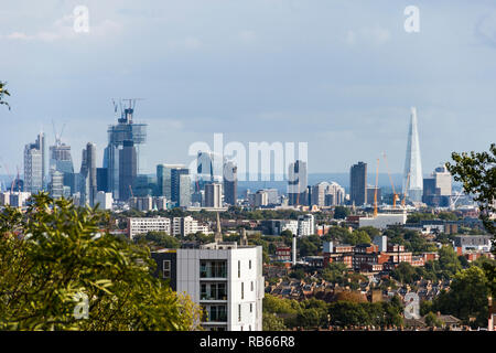 Ein Blick auf die Stadt London's ändern Skyline von Hornsey Lane Bridge, Torbogen, London, UK Stockfoto