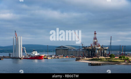 Eine Ölbohrinsel Reparaturwerkstatt im Cromarty Firth in der Nähe von Invergordon, Schottland, Großbritannien, Europa. Stockfoto