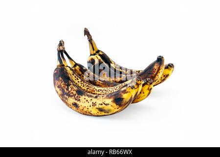 Ein Haufen sehr überreifen Bananen auf weißem Hintergrund Stockfoto