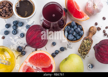 Sortiment von Lebensmitteln, die für eine gesunde Leber. Detox Ernährung nach Alkohol und über Essen. Platz kopieren Stockfoto