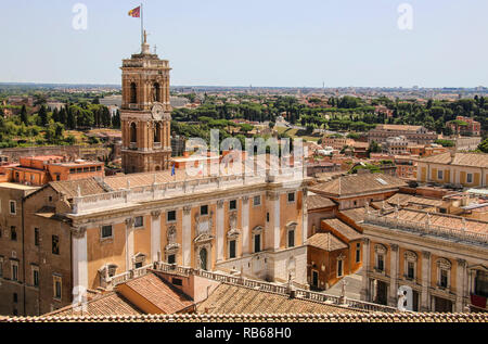 Palast der Senatoren (Ansicht von Vittoriano) auf dem Kapitol in Rom, Italien Stockfoto