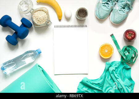 Konzept Fitness und gesunde Ernährung. Platz für Text. Blick von oben. Stockfoto