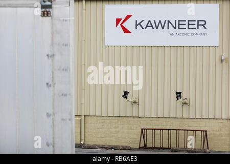 Ein logo Zeichen außerhalb einer Anlage von Kawneer in Bloomsburg, Pennsylvania besetzt, am 30. Dezember 2018. Stockfoto